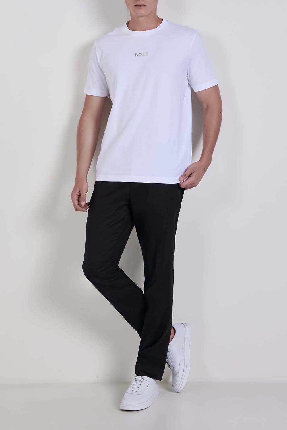 חולצת טי בגזרת סלים